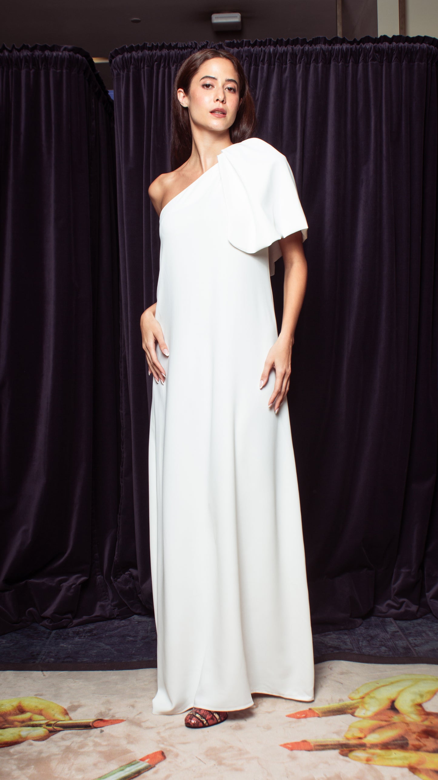 Oversized Pleated One-Sided Sleeve Long Dress - White Crepe
